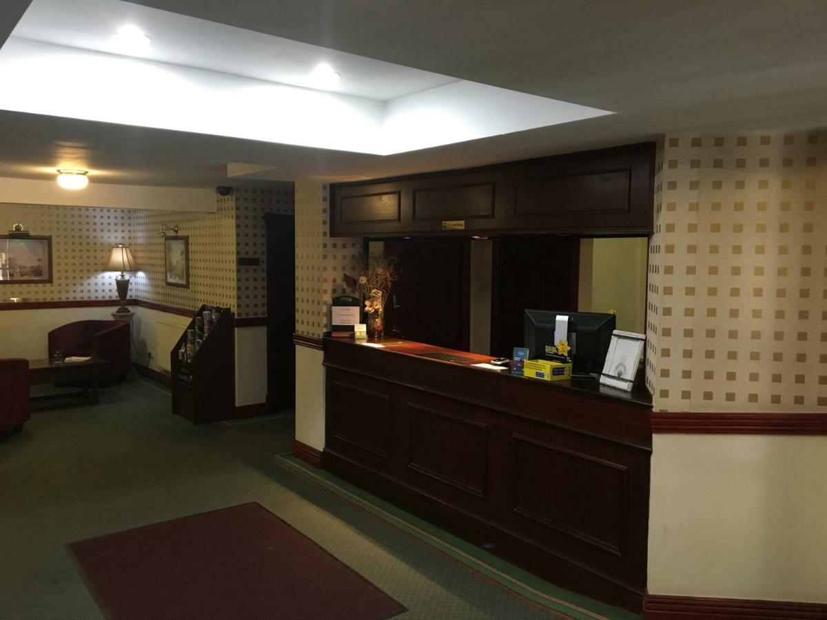 Cedar Tree Hotel Рагли Экстерьер фото